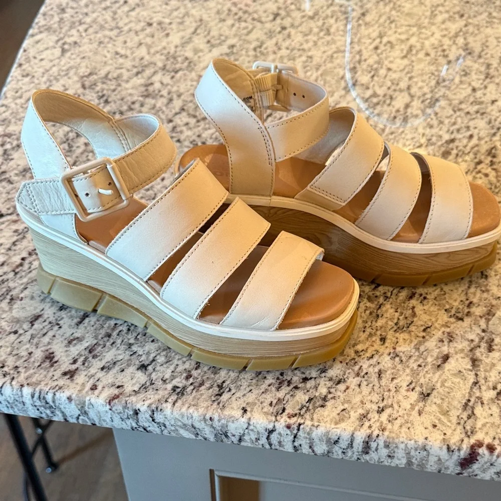 Sorel Tan Wedge Sandals - Picture 1 of 8
